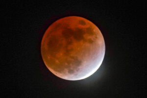 紅く染まる満月　牡牛座満月＋部分月蝕 2021