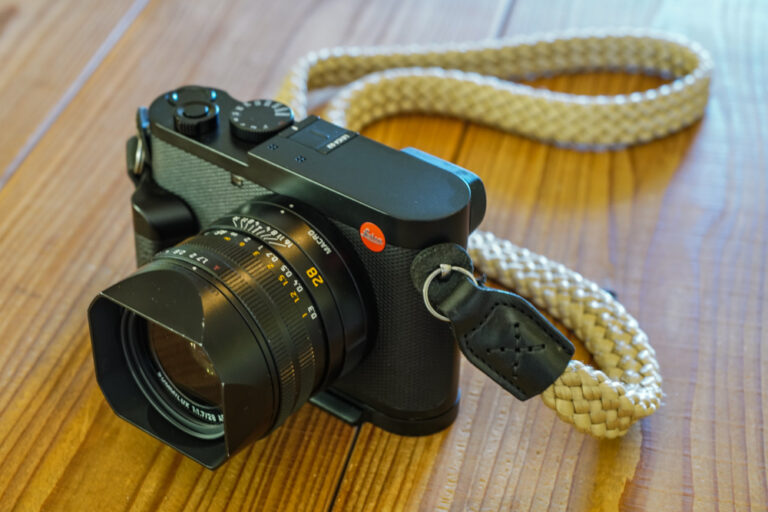 Leica Q2にくっつけたアクセサリー COOPH Braid Camera Strap、JJC ハンドグリップ、Leicaネオプレーン