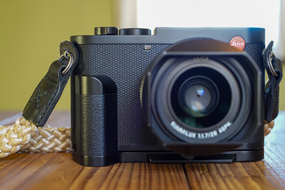 Leica Q2にくっつけたアクセサリー　COOPH Braid Camera Strap、JJC ハンドグリップ、LeicaネオプレーンケースM ロングノーズ、レンズプロテクター、保護フィルム、意外と悩ましいSDカード選び