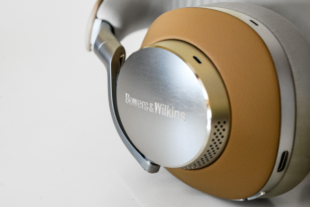 iPhoneの音質が格段に上がる！ aptX/LDACトランスミッター「Questyle QCC Dongle Pro」＋「Bowers & Wilkins Px8」でハイレゾ化