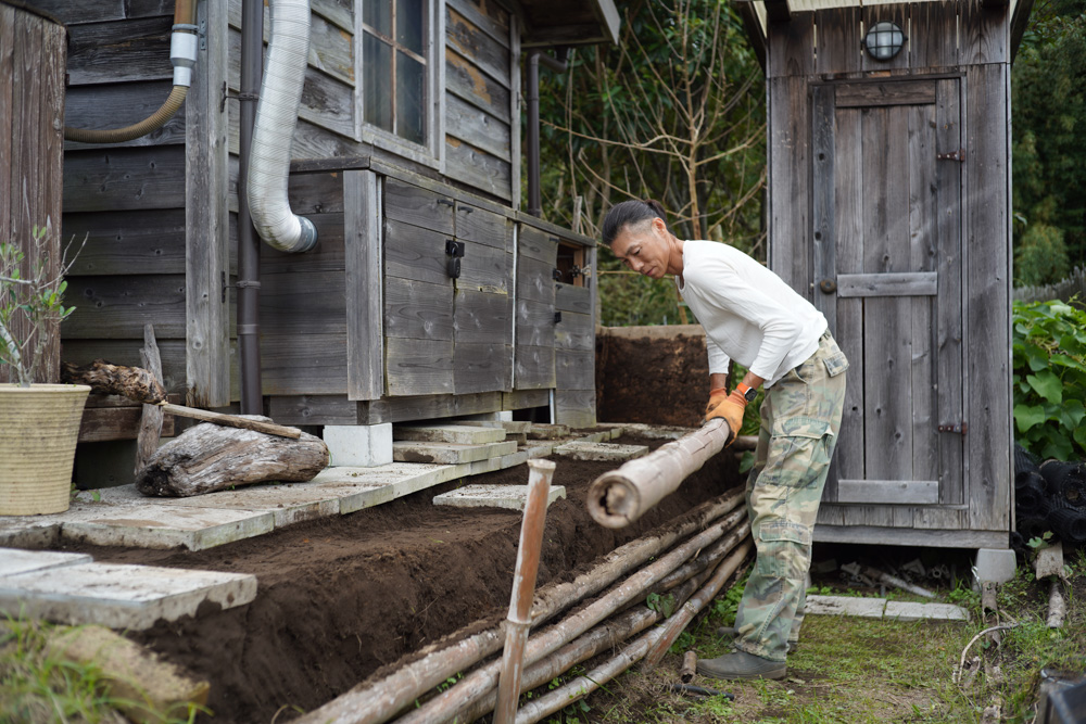 小屋の土留め補修と玉ねぎの植え付け第二弾
