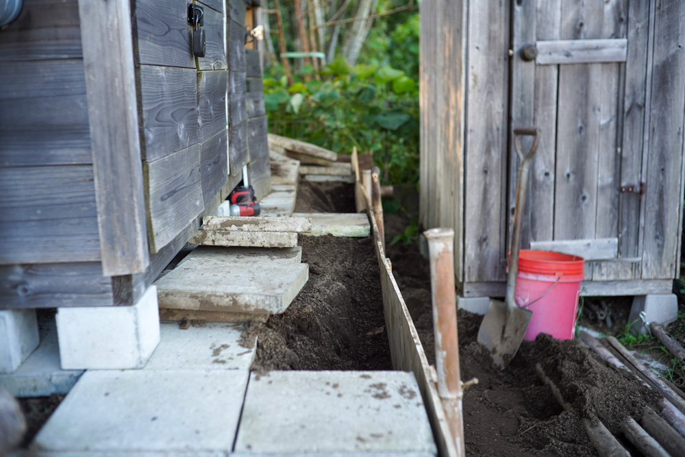 小屋の土留め補修と玉ねぎの植え付け第二弾
