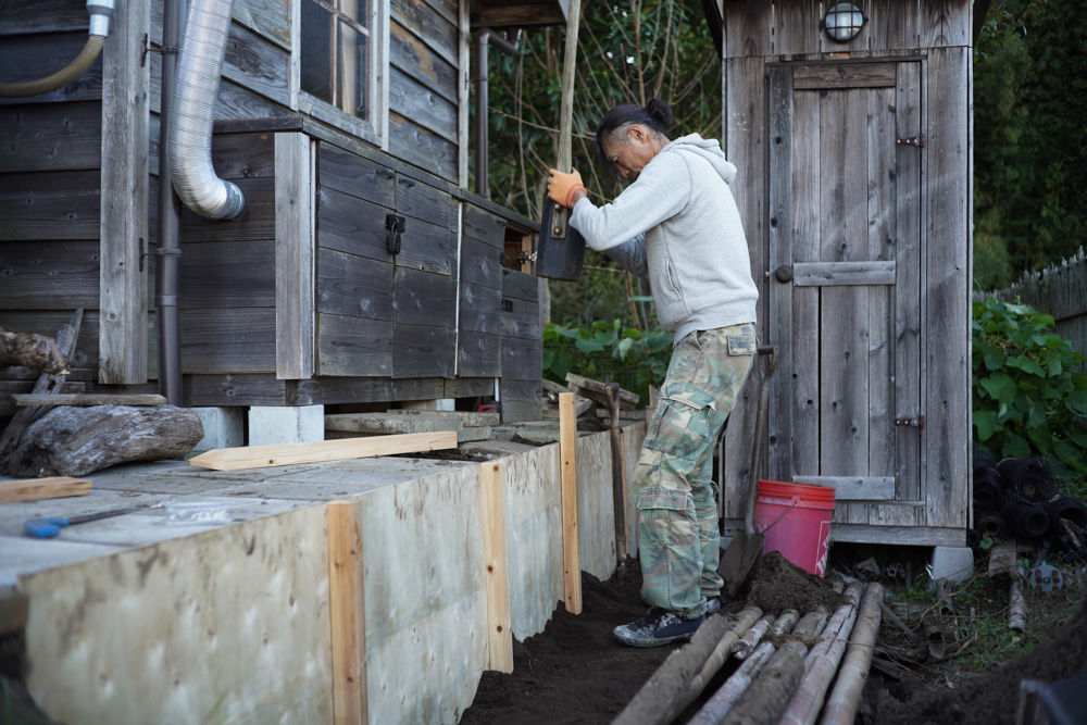 小屋の土留め補修と玉ねぎの植え付け第二弾