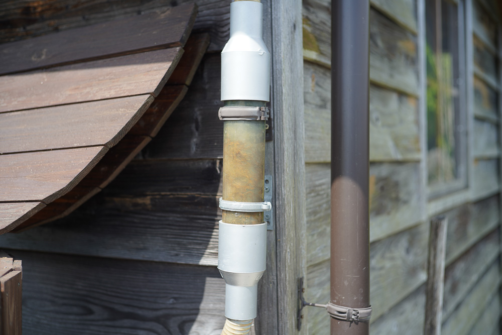 雨水タンクのメンテナンス　雨樋と自作フィルターの清掃