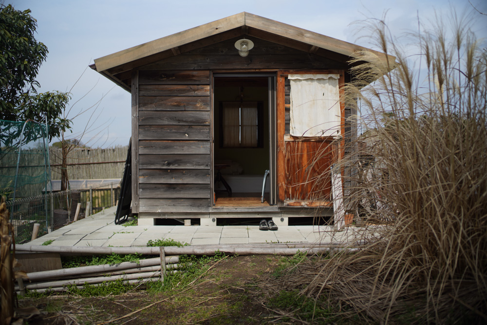 所有することは、メンテナンスすること　小屋の土留め 前面を補修