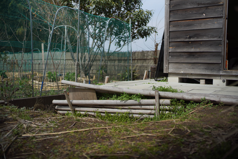 所有することは、メンテナンスすること　小屋の土留め 前面を補修