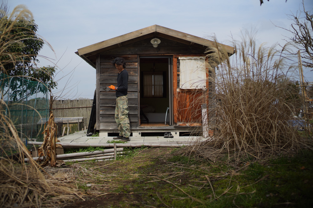 所有することは、メンテナンスすること　小屋の土留め 前面を補修