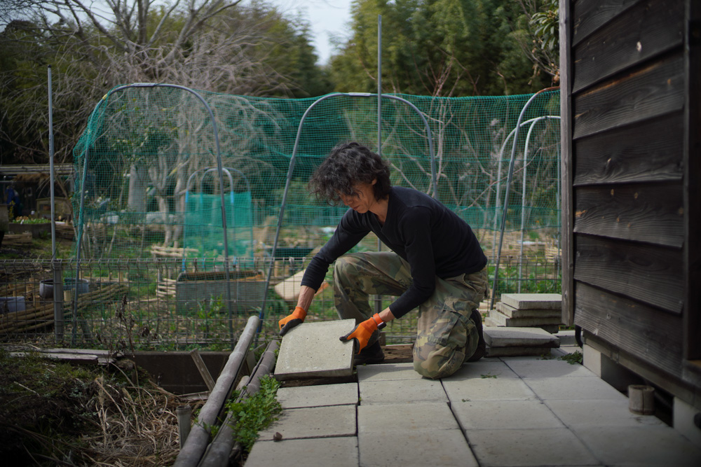 所有することは、メンテナンスすること　小屋の土留め 前面を補修