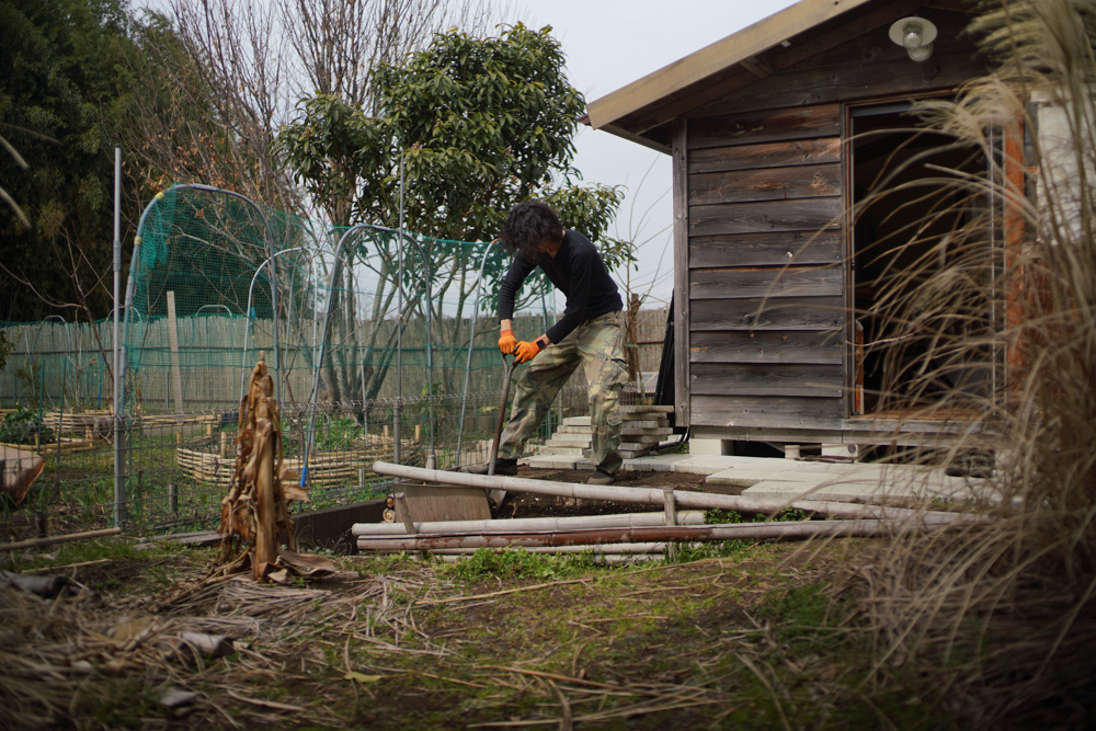 所有することは、メンテナンスすること　小屋の土留め 前面を補修