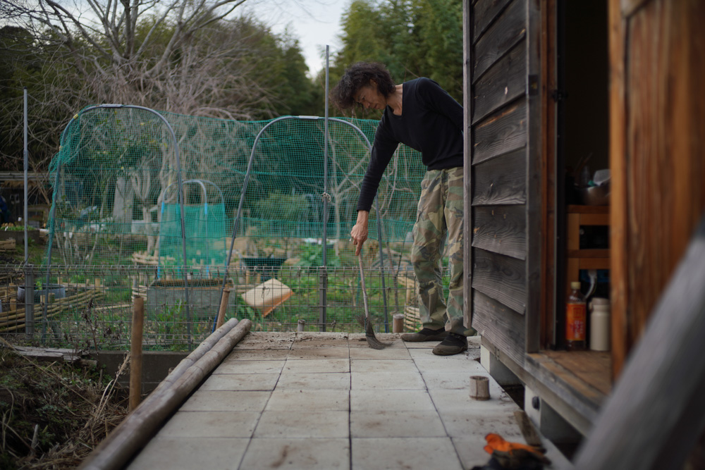 所有することは、メンテナンスすること　小屋の土留め 前面を補修