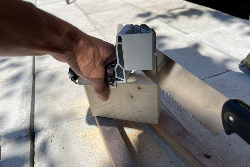 木材を斜め45度にカットする方法　治具 Zソー ソーガイド ベスト 鋸セット、タジマ 丸鋸ガイド モバイル 90-45で試し切り