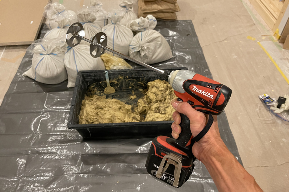 沖縄ワーケーションルームリノベーション　DIYパート DAY19　WEB会議の合間にキッチンの内側を作る＋琉球漆喰と硅砂を混ぜあわせて試し塗り