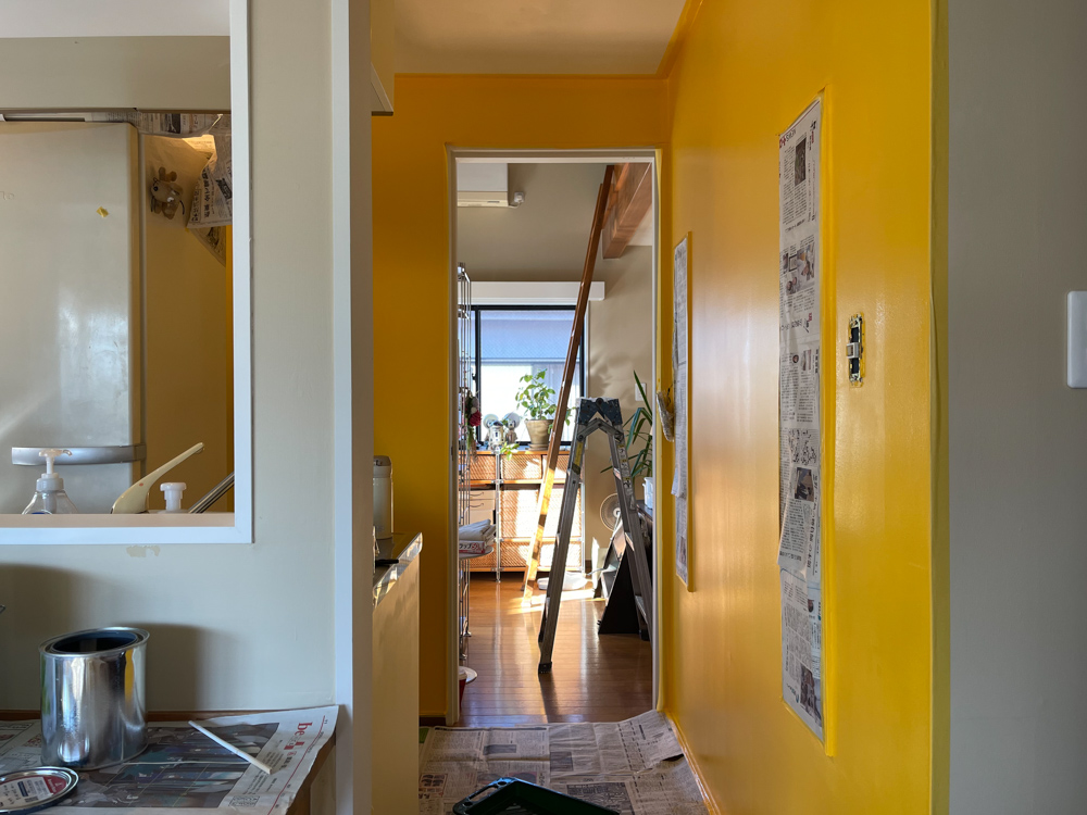東京自宅　キッチンのペンキ塗り 家の真ん中に黄色いキッチンができました！