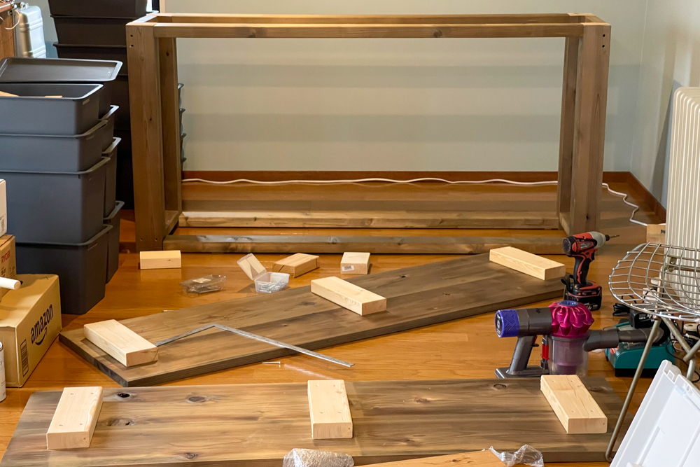 東京自宅 ロフト リノベーションDAY8　エイジングした破風板（杉板）と2x4材で古材風キャビネットを作る