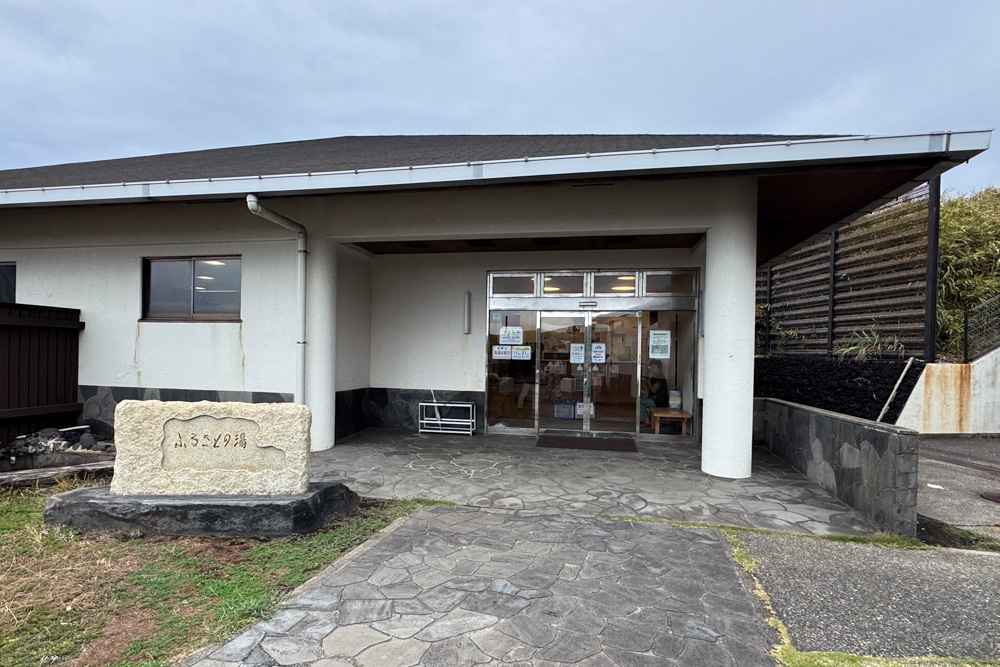 三宅島トリップ DAY3＋1　火山の大地で逞しく生きる、台風接近で飛行機が欠航、翌朝の船で東京に戻る