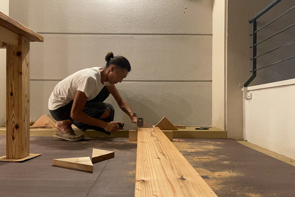 沖縄ワーケーションルームリノベーション　DIYパート DAY42　ベッドボード製作、ベッドとワークデスクのリボス塗布2回目、乾燥待ちの間に沖縄ドライブ