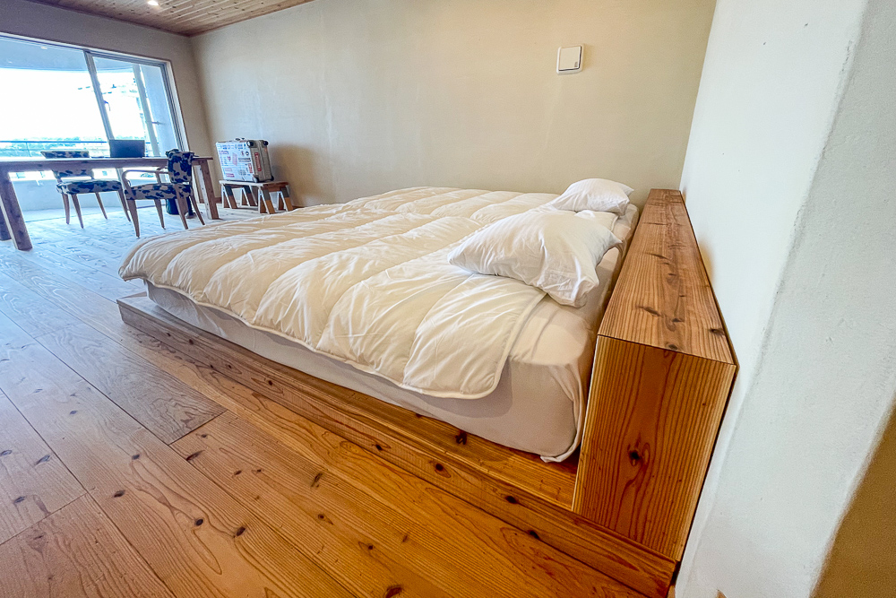 沖縄ワーケーションルームリノベーション　ベッドが完成したお部屋ツアー