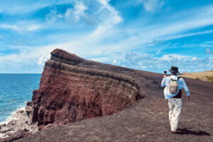 調布空港から小型機で45分、火山の島三宅島へ