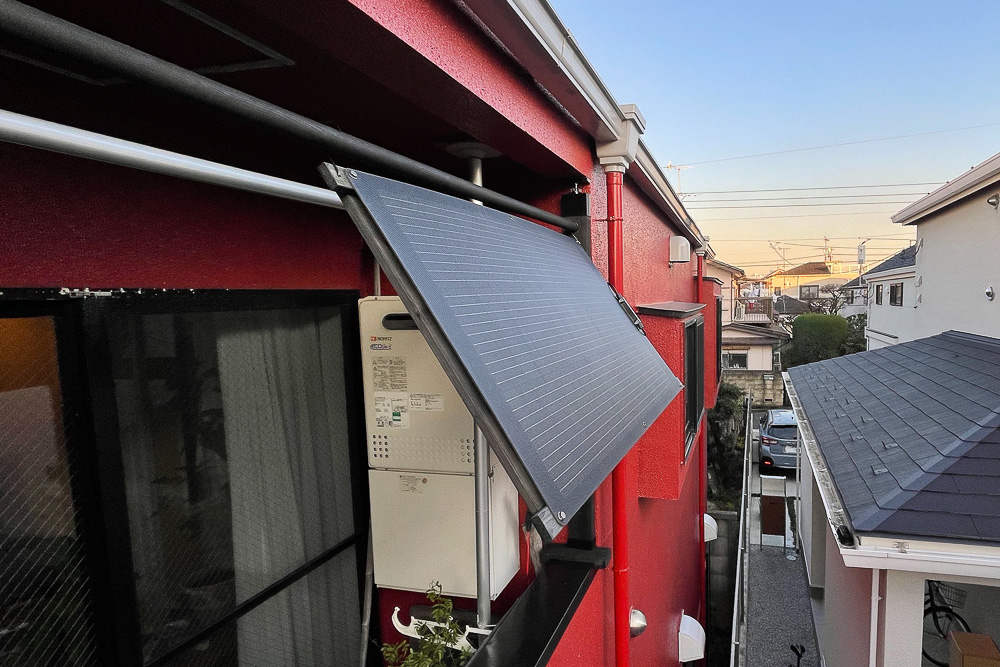 賃貸でもソーラーパネルが設置できる！突っ張り棒的2x4材アジャスター 平安伸銅工業 LABRICO STAPLER FIXで東京自宅のベランダにEcoFlowフレキシブル100Wソーラーパネル用の架台をDIYする
