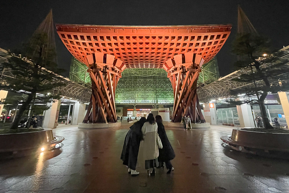 クラシックとモダンが融合する街 金沢というところ、思索へと誘う建物　谷口吉生氏設計の鈴木大拙館を訪問