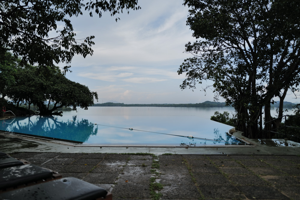 スリランカの密林に佇むジェフリー・バワ設計のホテル ヘリタンス・カンダラマ　Geoffrey Bawa's Heritance Kandalama nestled in the jungles of Sri Lanka