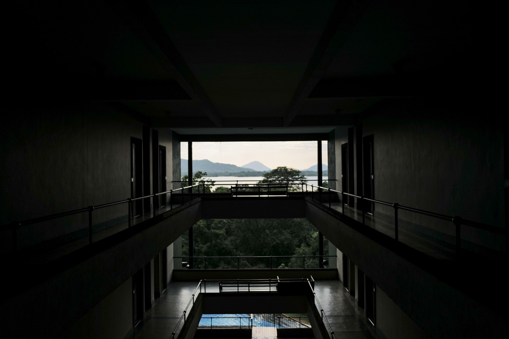 スリランカの密林に佇むジェフリー・バワ設計のホテル ヘリタンス・カンダラマ　Geoffrey Bawa's Heritance Kandalama nestled in the jungles of Sri Lanka