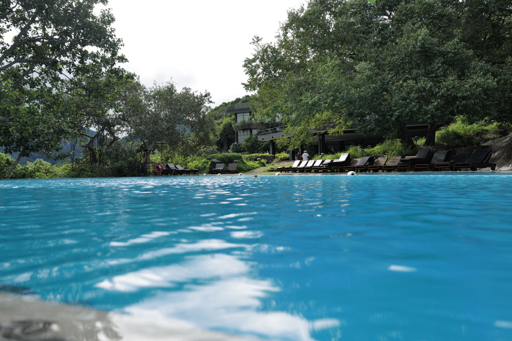 スリランカの密林に佇むジェフリー・バワ設計のホテル ヘリタンス・カンダラマ　Geoffrey Bawa's Heritance Kandalama nestled in the jungles of Sri Lanka