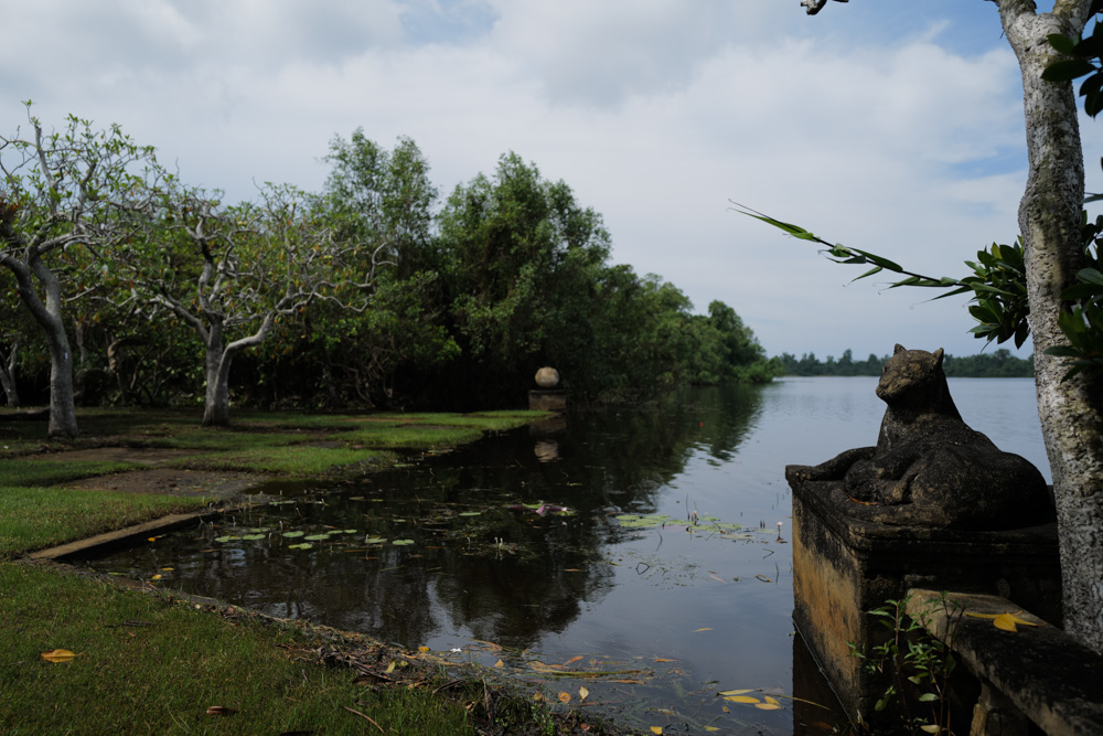 スリランカの建築家ジェフリー・バワの別荘 ルヌガンガへ Lunuganga Estate by Geoffrey Bawa