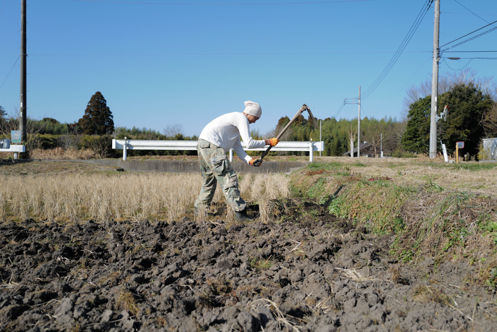 土用入り、内発的動機に基づく行動がリンクするところ　田んぼのゴミを拾いながら田起こし DAY10
