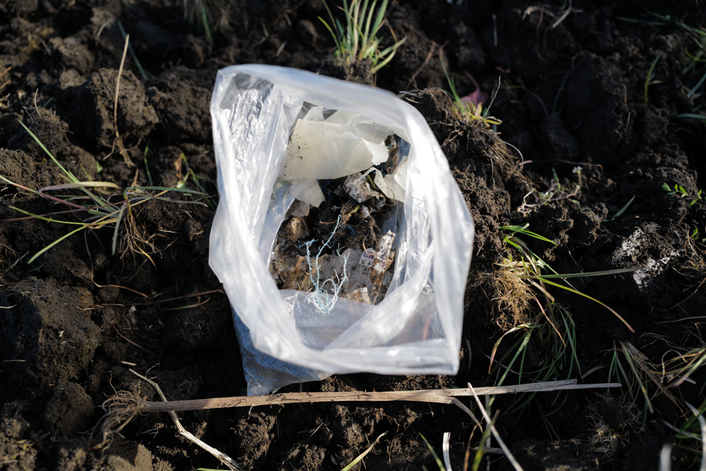 土用入り、内発的動機に基づく行動がリンクするところ　田んぼのゴミを拾いながら田起こし DAY10