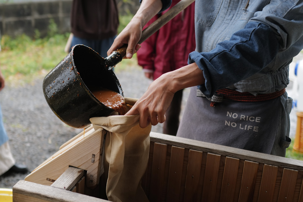手造りお醤油の搾り 2026